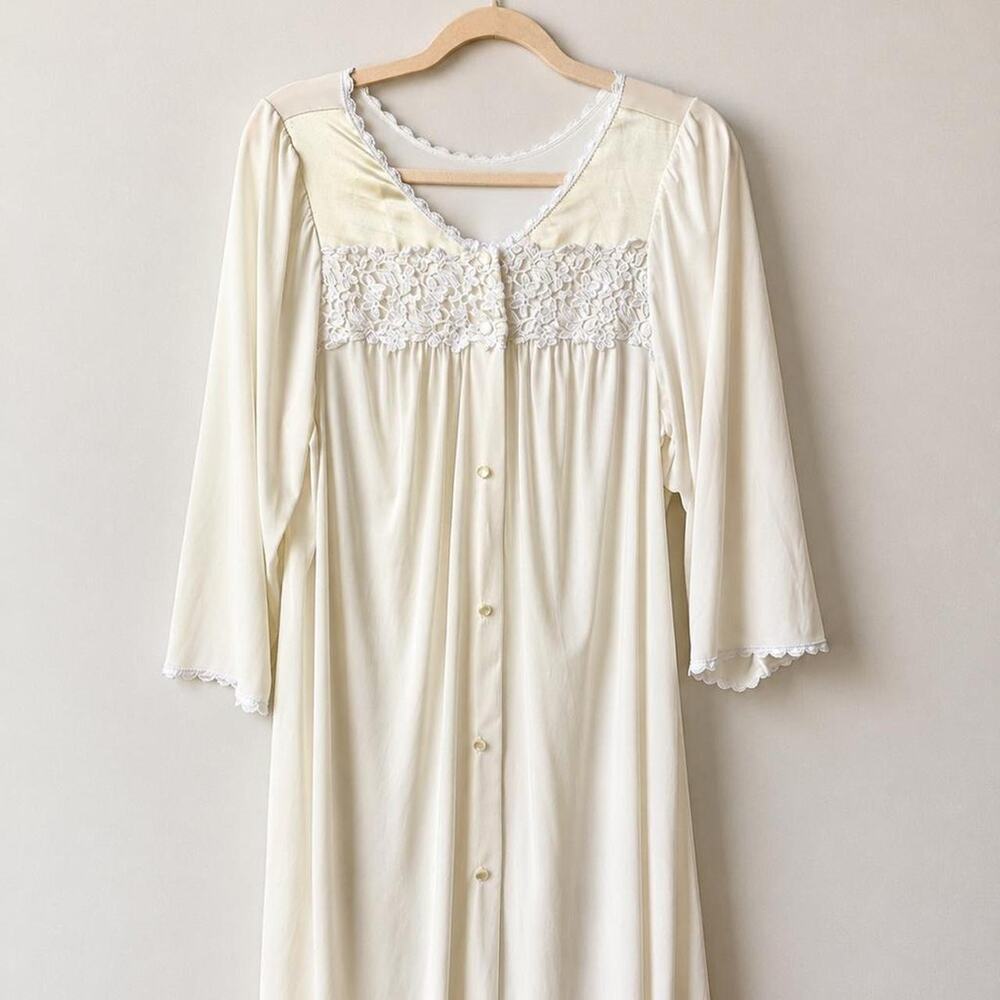 Vintage shadow line cream lace